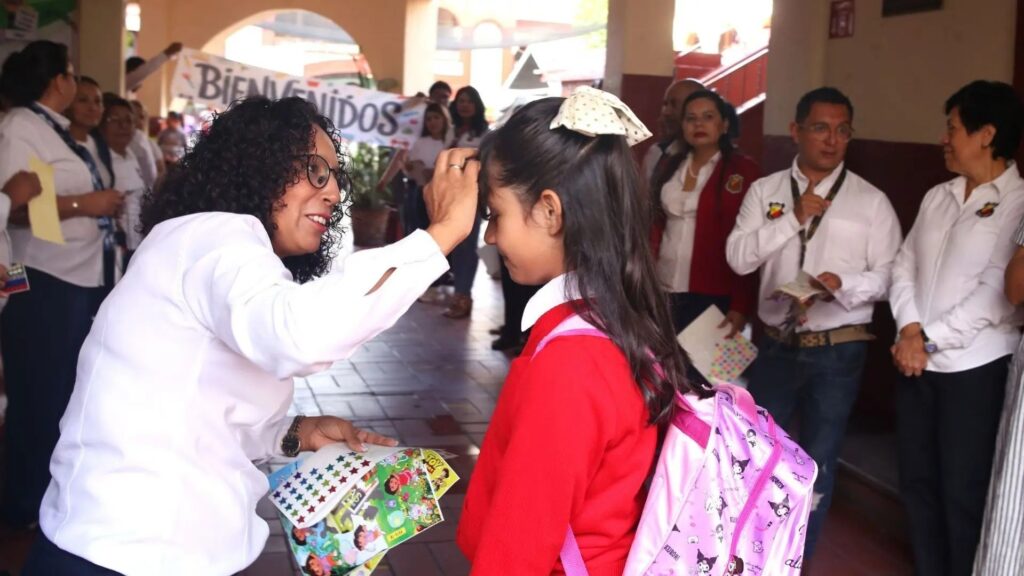 Más de 498 mil estudiantes regresan a clases en Querétaro