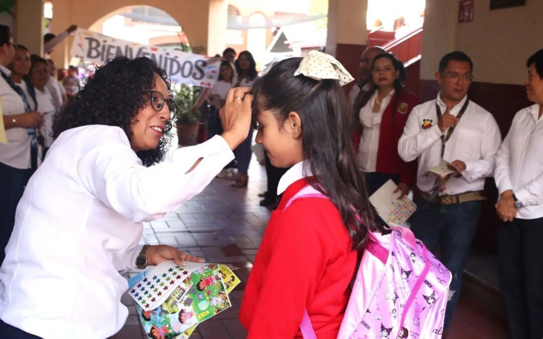 Más de 498 mil estudiantes regresan a clases en Querétaro